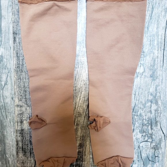 Womans Knee High compression Support stocking - Picture 5 of 5
